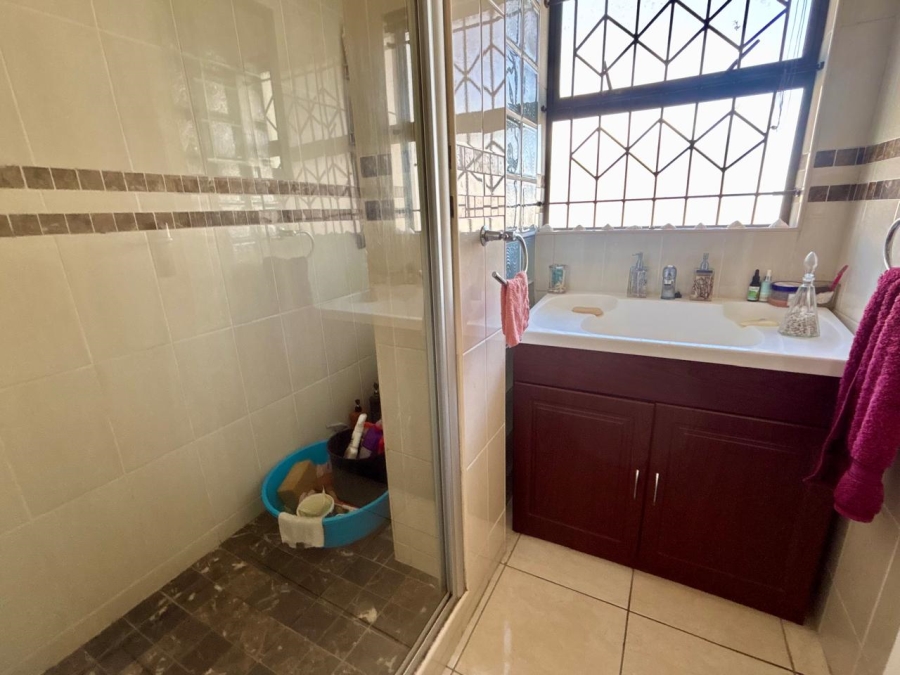 2 Bedroom Property for Sale in Goodwood Central Western Cape